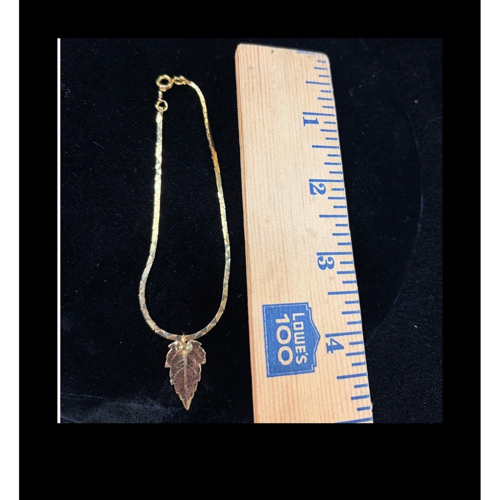 Gold Tone Leaf Charm Bracelet Textured Flat Link Chain 7.5" Botanical Jewelry